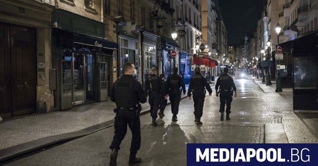 Франция обхвана вчера с вечерен час две трети от населението