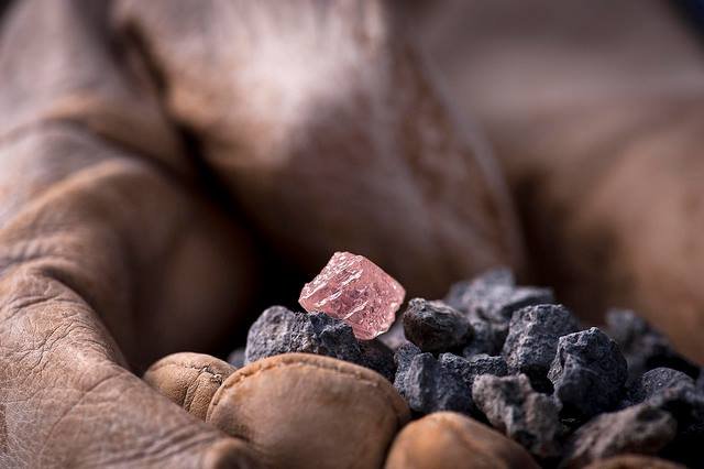 Спря работа най-голямата в света мина за розови диаманти