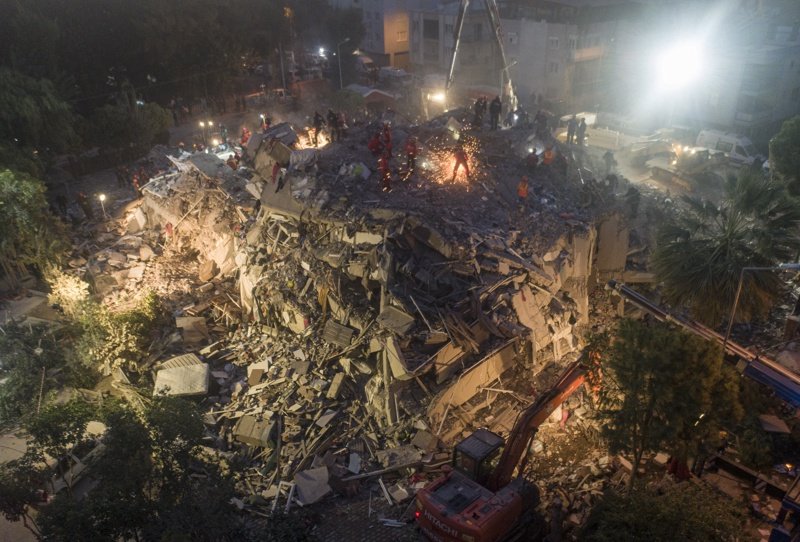 След труса край Измир - 35 жертви и над 800 ранени