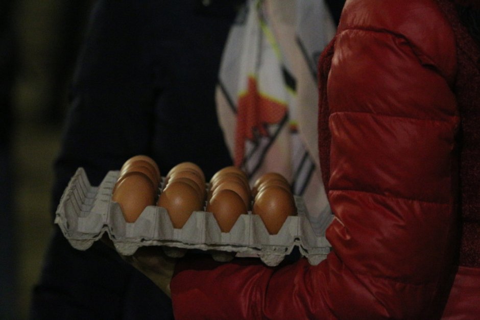 Яйца и самолетчета пред МО в 103-тия ден на протести