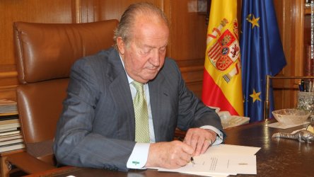 Бившият крал на Испания Хуан Карлос е обект на трето разследване за корупция