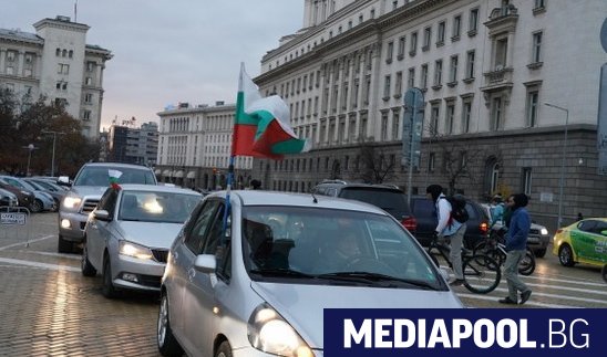 В петък през София премина протестното автошествие под надслов Да