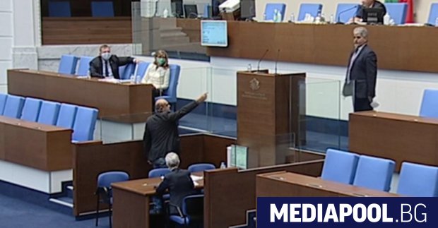 Зам председателят на Народното събрание Валери Симеонов изгони от пленарната зала