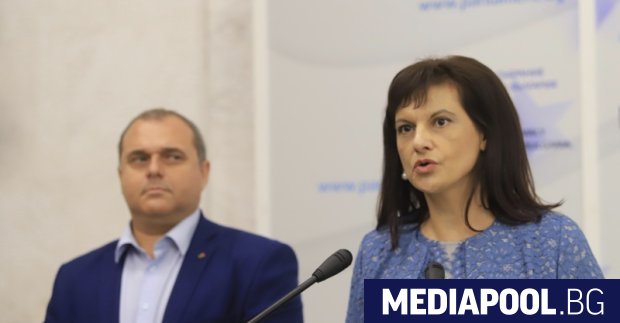 Участващата управлението партия ВМРО обяви че е против решението на