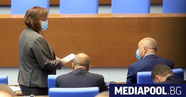 Лидерът на БСП Корнелия Нинов има отрицателен PCR тест и