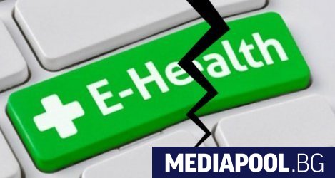 Лекари от Спешна помощ трескаво прелистващи екселски таблици в опит