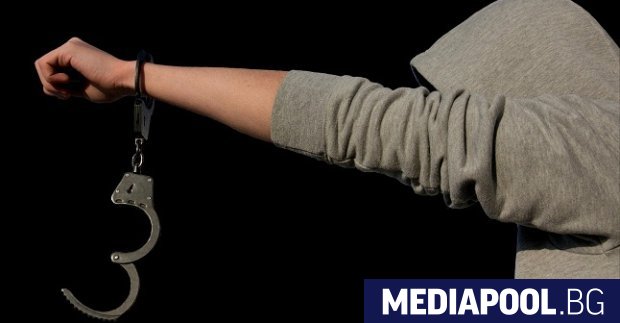 11 годишно момче е заподозряно за участие в серия грабежи срещу