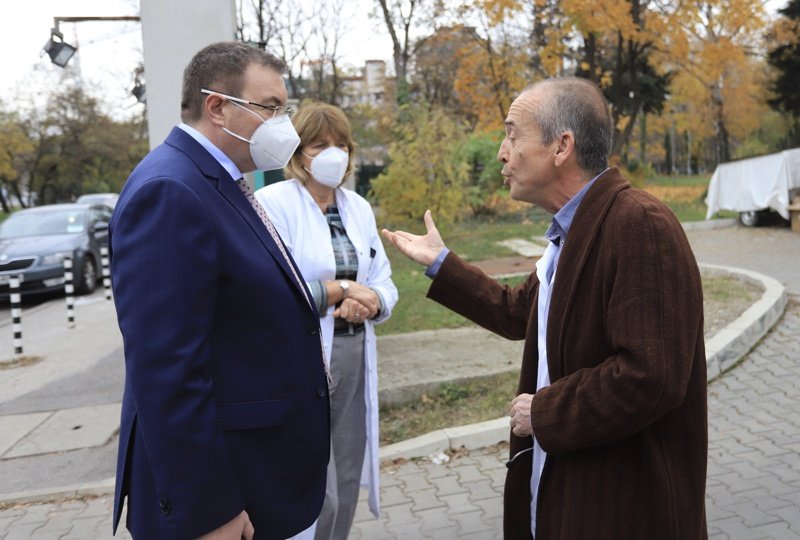 Здравният министър прати Мангъров да оглави битката срещу Covid-19