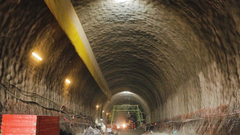 Работник пострада при инцидент в тунел "Железница"
