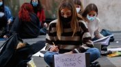 На италианските ученици им е дошло до гуша от вируса, искат да се върнат в клас