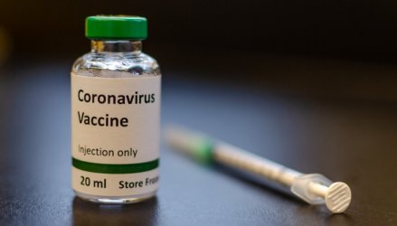 Фалшивите новини за ваксината за Covid-19 са като "втора пандемия"
