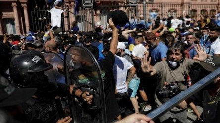 Кметът на Буенос Айрес обвини футболни фенове в провокации на прощаването с Марадона