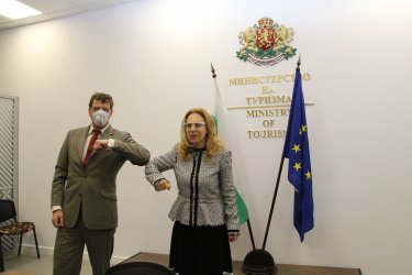 Бързи тестове за Covid-19 на пътниците ще правят на летищата във Варна и Бургас