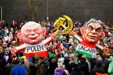 Унгария и Полша блъфират. На ход е Меркел