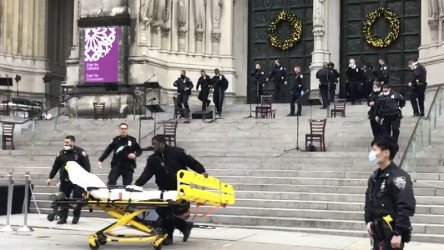 Мъж стреля пред катедрала в Ню Йорк и бе убит от полицията