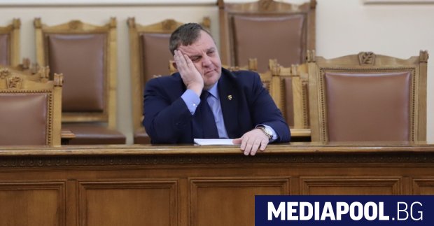 Военният министър Красимир Каракачанов отчете че министерството му е спестило