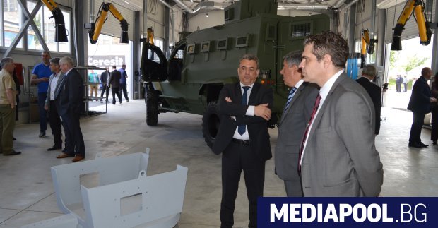 Военното министерство ще подпише сделката за купуването на нови бронирани