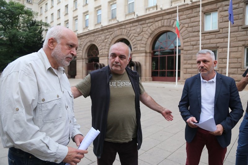 С автошествие "Отровното трио" поиска оставките на Борисов и Гешев