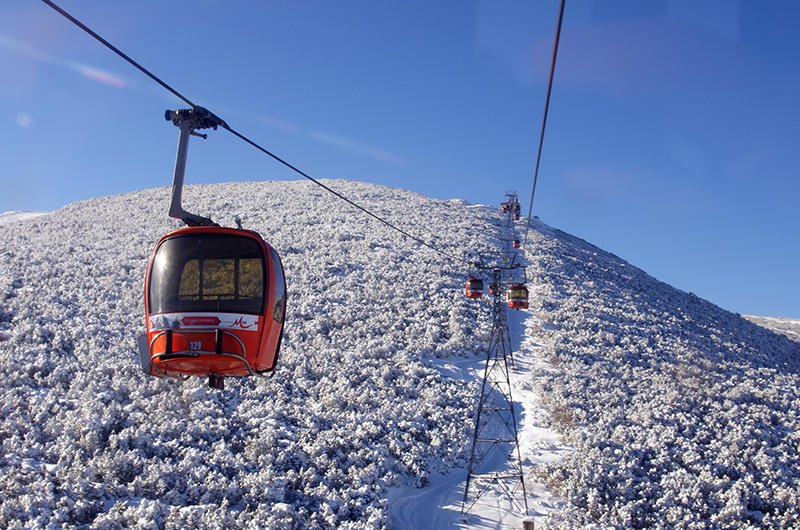 Зимните ни курорти не бързат да откриват ски сезона