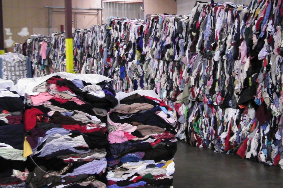 1000 тона стари дрехи са събрани в контейнерите за текстил за година в София