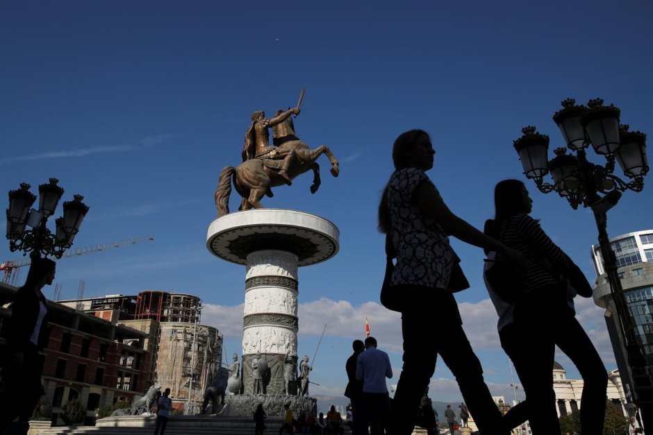 Албанската опозиция: София да признае македонско малцинство