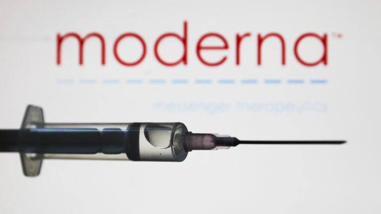 Европейската агенция по лекарствата ускорява одобряването на ваксината на Moderna