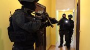 Чупи-купи: Полицаи от ГДБОП събрали пари за смяна на грешно разбита врата
