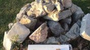Вандали посегнаха на паметника на загиналите български туристи в Охридското езеро