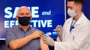 Вицепрезидентът Майк Пенс се ваксинира публично срещу коронавируса