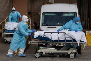 Мрачен рекорд: Над 4300 жертви на коронавируса в САЩ за денонощие