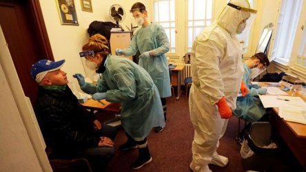 Чехия удължи карантинните мерки заради коронавируса до 22 януари