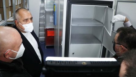 Ваксинацията: колосално сложна задача за страна като България