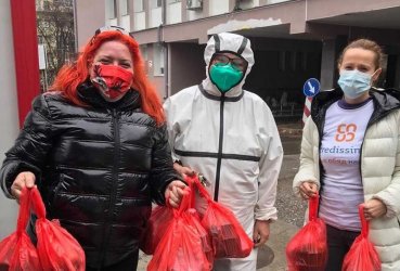 Медици и граждани в нужда получават всеки ден до Коледа топъл обяд навреме от Credissimo