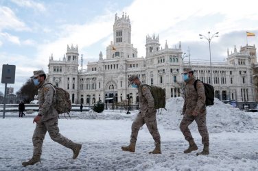 Испанските власти ще доставят ваксини и храни в откъснатите от снежната буря райони
