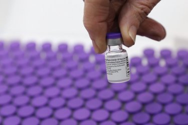 Държави отлагат втората доза от ваксината, Pfizer предупреди, че това влияе на ефикасността й