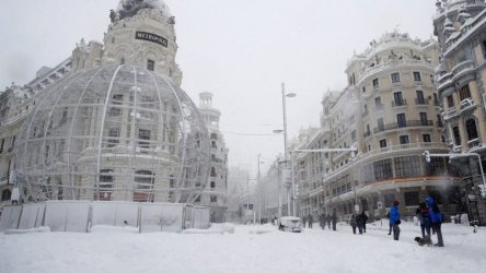 Централна Испания остава парализирана от снежната буря