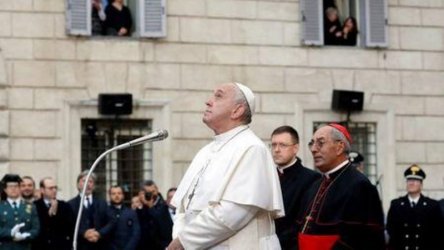 Рождественската и новогодишната програма на папата беше преместена на закрито