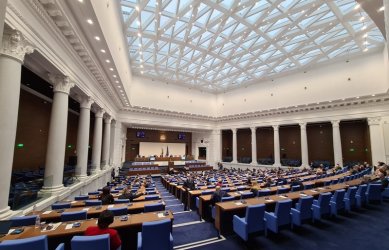 Последната сесия на НС започна с искане на ГЕРБ за избори час по-скоро