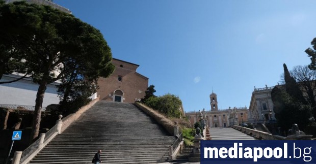 Стотици птици са загинали след новогодишните зари в Рим съобщиха