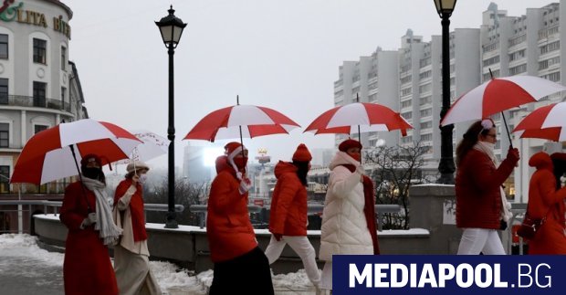 Беларуските власти задържаха около 100 протестиращи на седмичното антиправителствено шествие