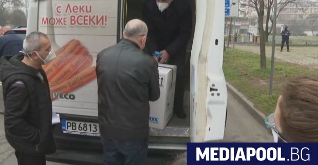 Първата пратка от ваксините на Pfizer BioNTech пристигна в Пловдив където