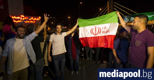 Иран е уведомил международните ядрени инспектори, че планира да обогатява