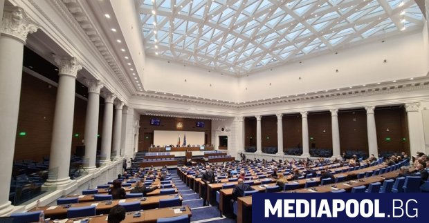 След три седмици ваканция депутатите се върнаха в парламента Очаквано