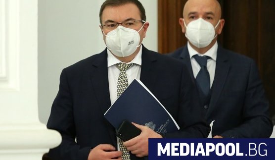 Председателят на Националния оперативен щаб ген Венцислав Мутафчийски и Министерството