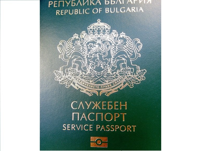 MMA бойци и астролози пътуват с български ВИП паспорти
