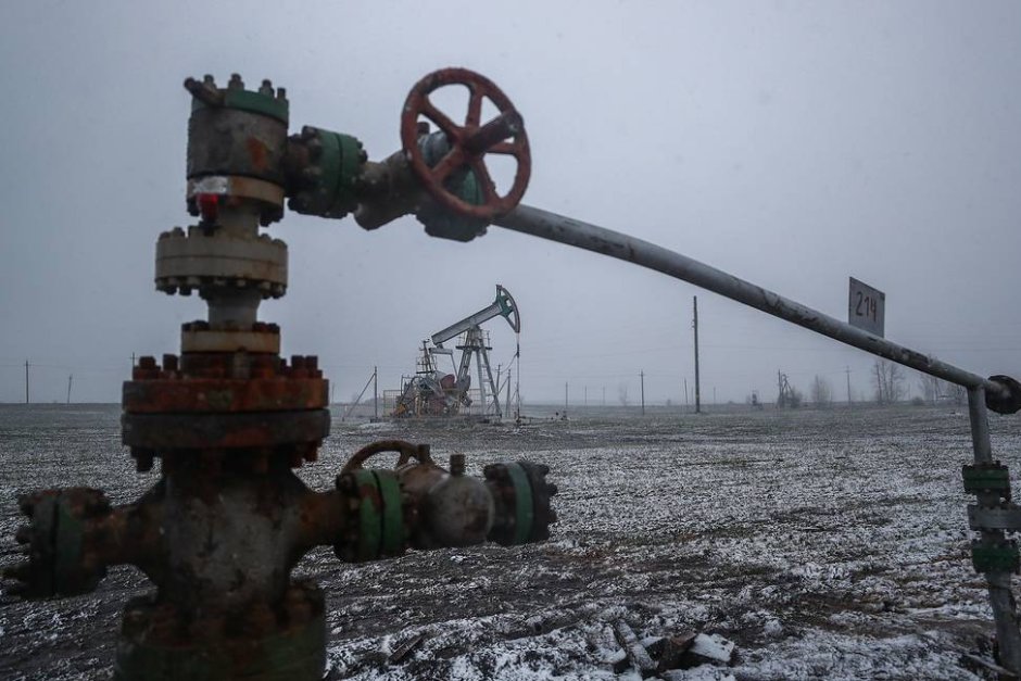 Надеждите за възстановяване на петрола са помрачени от новия щам