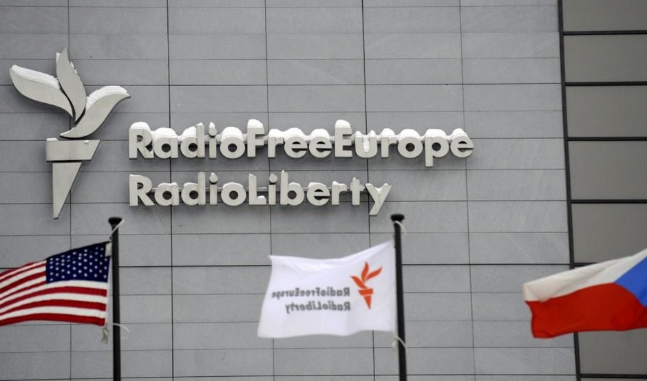 Журналисти от "Свободна Европа" протестират срещу "унищожаването на тяхната независимост"
