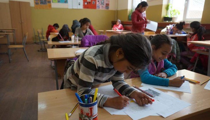Двойно са нараснали ромите със средно образование