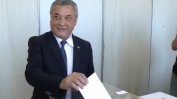 Валери Симеонов: Който иска да гласува, да хване самолета за България