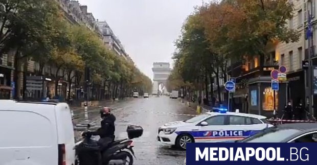 Полицията в Париж задържа мъж който блъсна двама души с